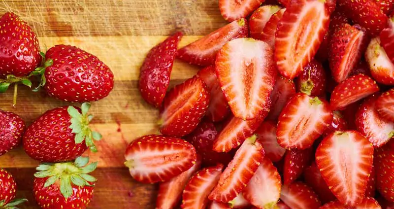 Can gerbils eat strawberries
